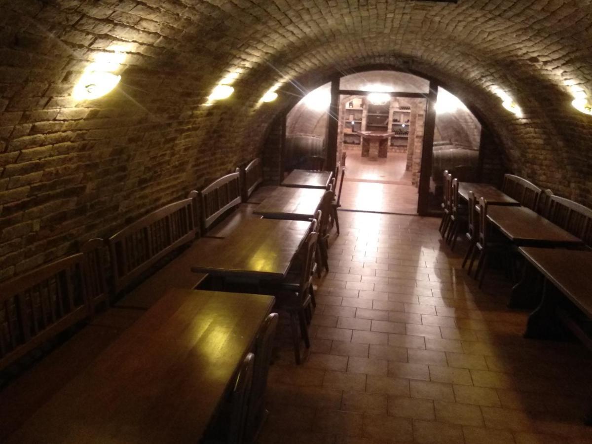 Sklep U Hrabalů Apart otel Hustopeče Dış mekan fotoğraf